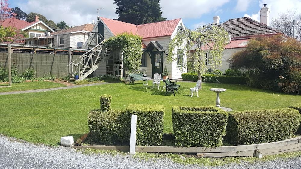 Alice'S Cottages Launceston Exterior photo